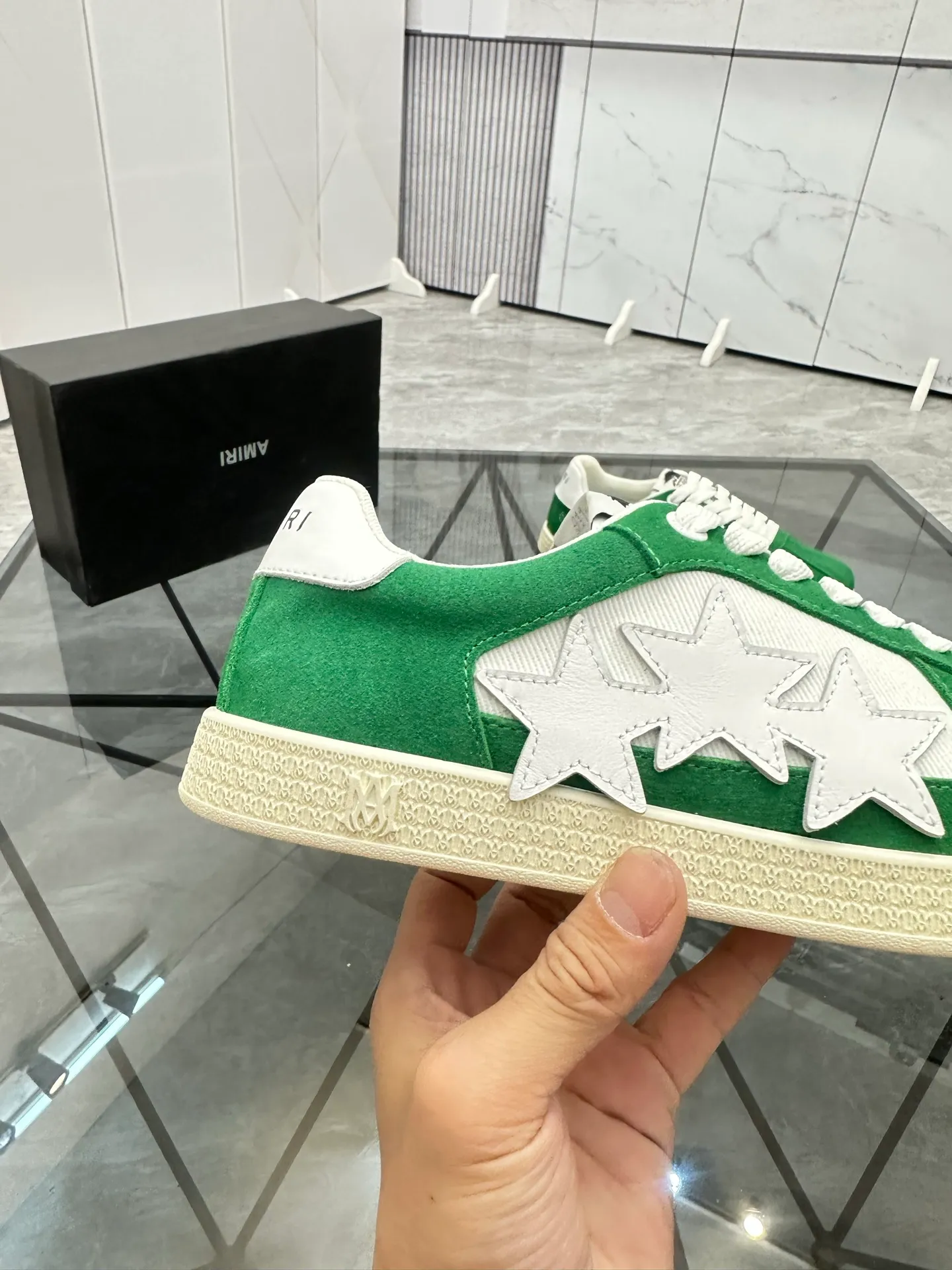 Men's shoes: 💰P420¥ Product trademark: AMIRI* "Amir*" low-top casual shoes Regular size: 38-45 (can be customized to 46) Product material: imported nubuck leather upper, breathable lining, original outsole. Number: 001